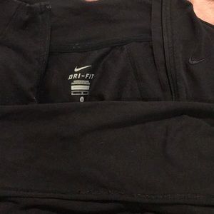 nike jacket with zipper pockets
